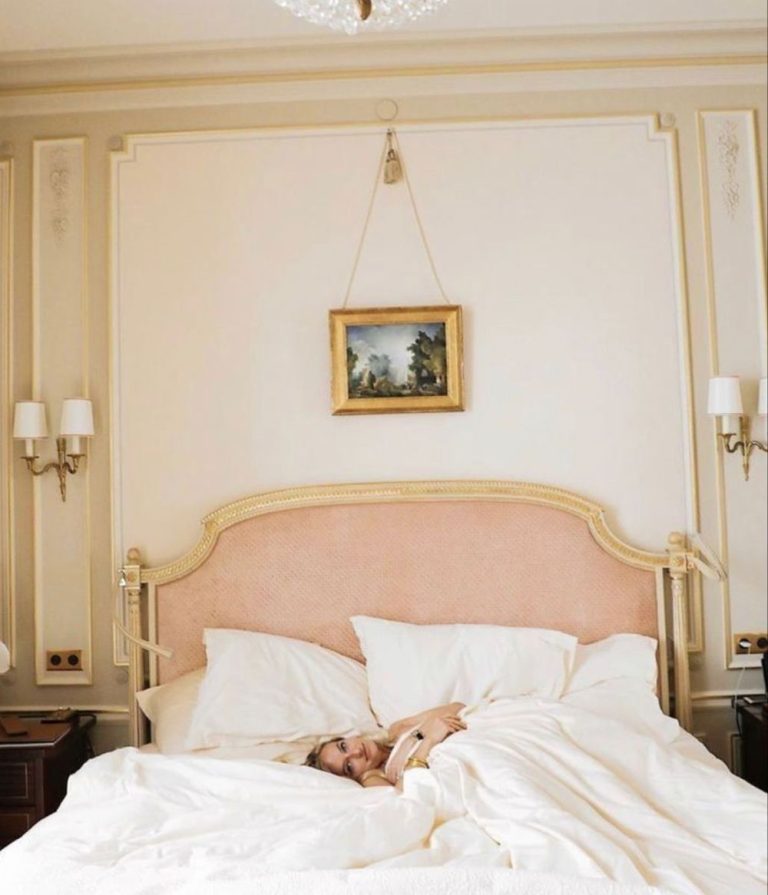 How Often to Change Your Pillowcase for Good Skincare 2024